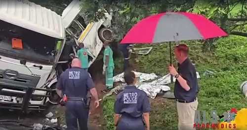 At least 11 dead in South Africa in latest crash involving a minibus taxi | Africanews