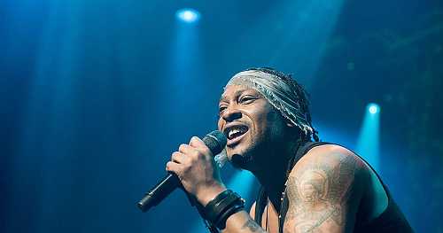 D’Angelo, Neo-Soul Pioneer and  Icon, Dies at 51