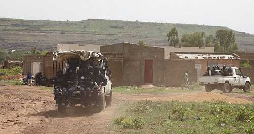 Gunmen attack three industrial sites in western Mali, kidnap civilians | Africanews