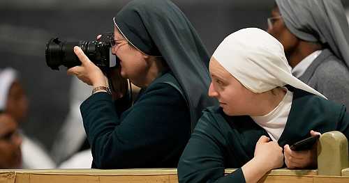 Two Brazilian nuns go viral for beatboxing and dancing live on TV | Africanews