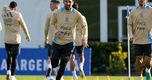 Lionel Messi trains with Argentinian team ahead of World Cup qualifier | Africanews