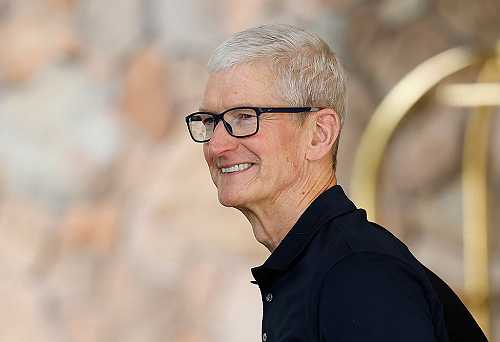 Tim Cook reportedly tells employees Apple 