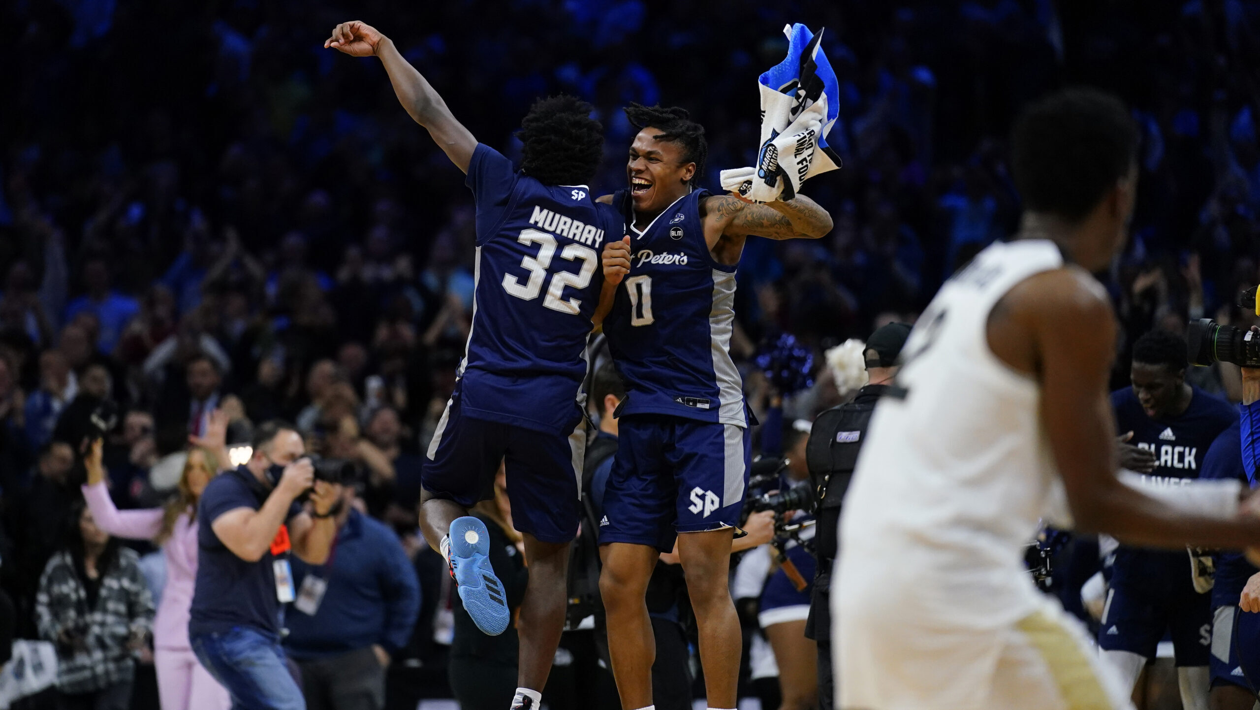 Trump signs executive order seeking to clarify college athletes