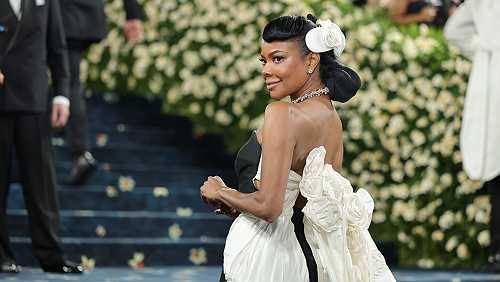 Gabrielle Union recalls the time she broke out into hot flashes while filming a steamy love scene in upcoming romcom