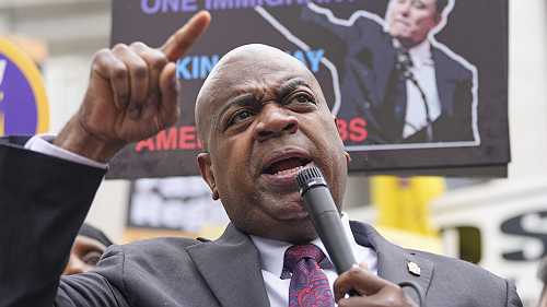 Newark mayor sues New Jersey