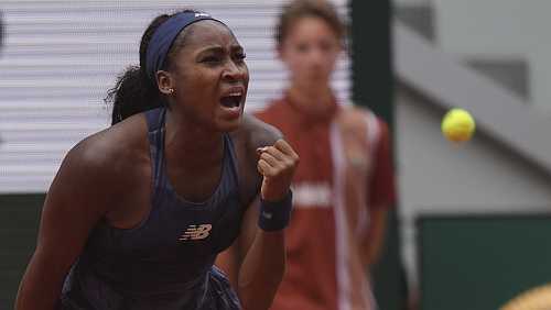 Coco Gauff reaches quarterfinals of French Open and jokes with Frances Tiafoe about forgetting rackets