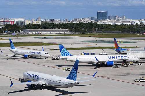 FAA gives $10K bonuses only to controllers and technicians with perfect attendance during shutdown