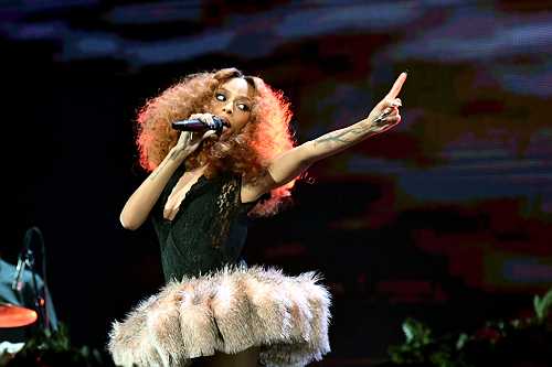 Ravyn Lenae is embracing her identity, regardless of social media discourse