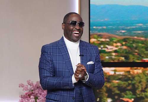 Big Unc Link-Up! Johnny Gill Sets Social Media On Fire With Star-Studded Backyard Birthday Bash (VIDEOS)