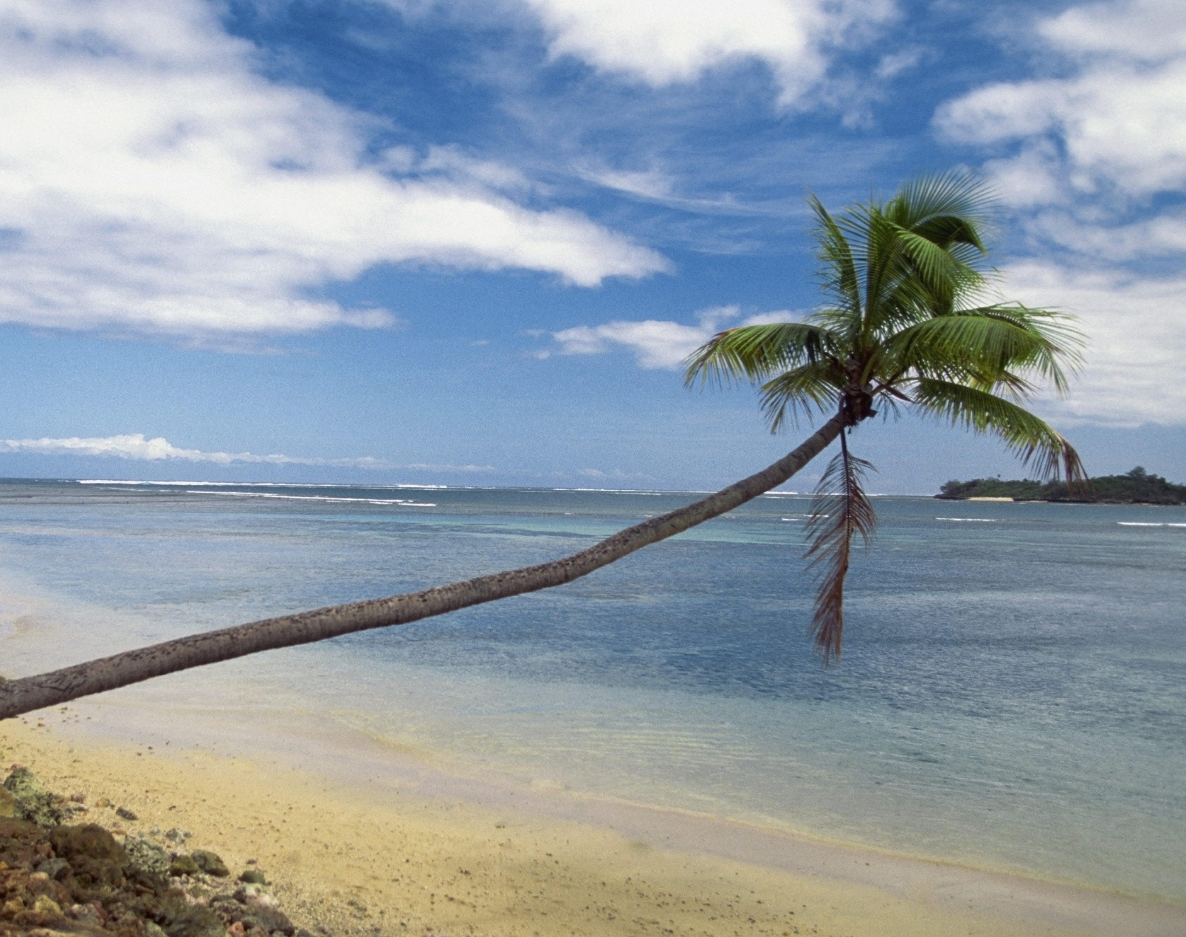 BuzzFeed Issues Statement Following Controversial "Knuckle Sandwich" Post Aimed At 