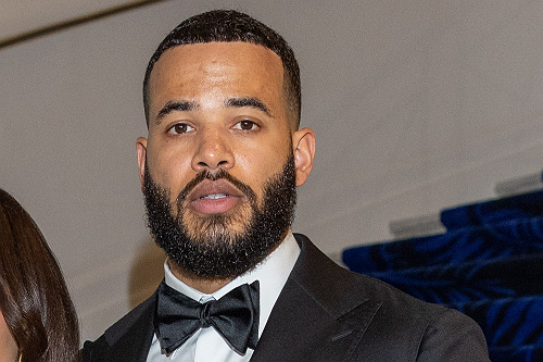 Out In The Open! Desmond Scott’s PDA With Mystery Woman Has Fans Losing It Amid Divorce Filing (VIDEO)