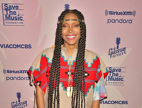 Seeing Double?! Social Media Goes WILD After Erykah Badu
