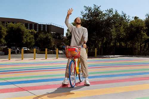 Stephen Curry Inks Multi-Year Health Tech Deal With Google