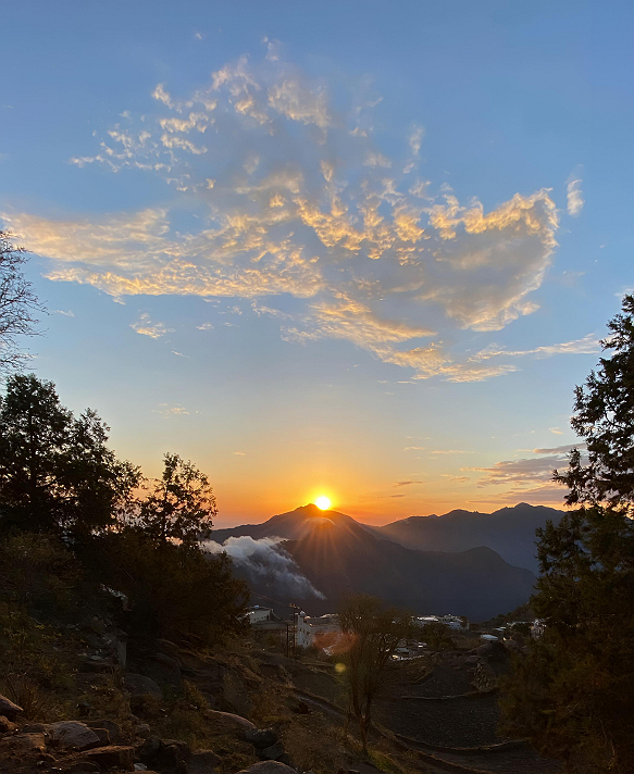 كلمات قليلة الكلام وكثر .كلمات، وفهم عميقة.